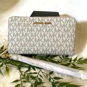 NEW MK JET SET TRAVEL ZIP AROUND WALLET